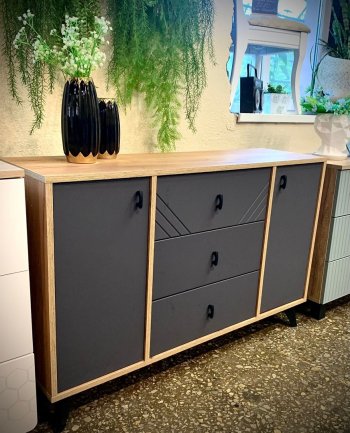 Комод 3 ящ. двухств. Байкал Графит/Дуб золотой (СВ) в Серове - serov.mebel-e96.ru
