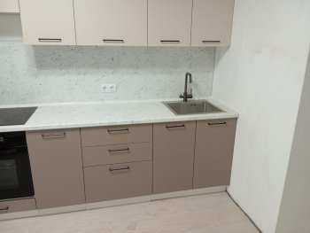 Кухонный гарнитур высокий Латте 3000 мм, Стол. 26 мм в Серове - serov.mebel-e96.ru