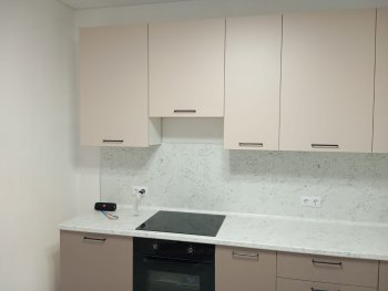 Кухонный гарнитур высокий Латте 3000 мм, Стол. 26 мм в Серове - serov.mebel-e96.ru